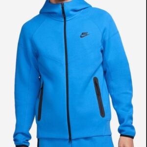 Nike Sportswear Tech Fleece Windrunner
Men's Full-Zip Hoodie